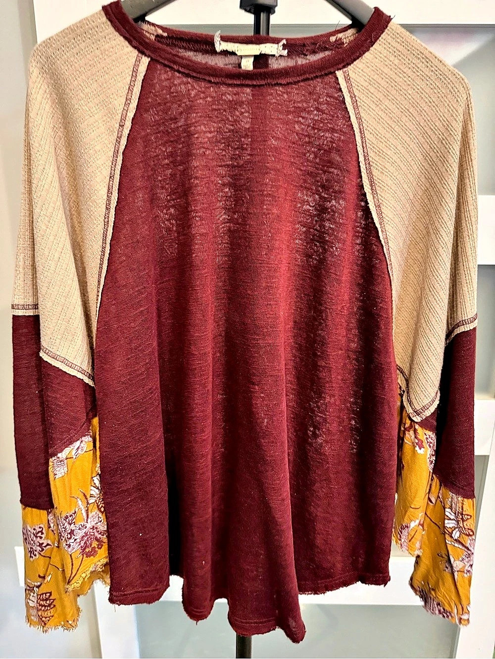 Women’s NWOT GinnyK Floral Sleeve Tunic Size Small